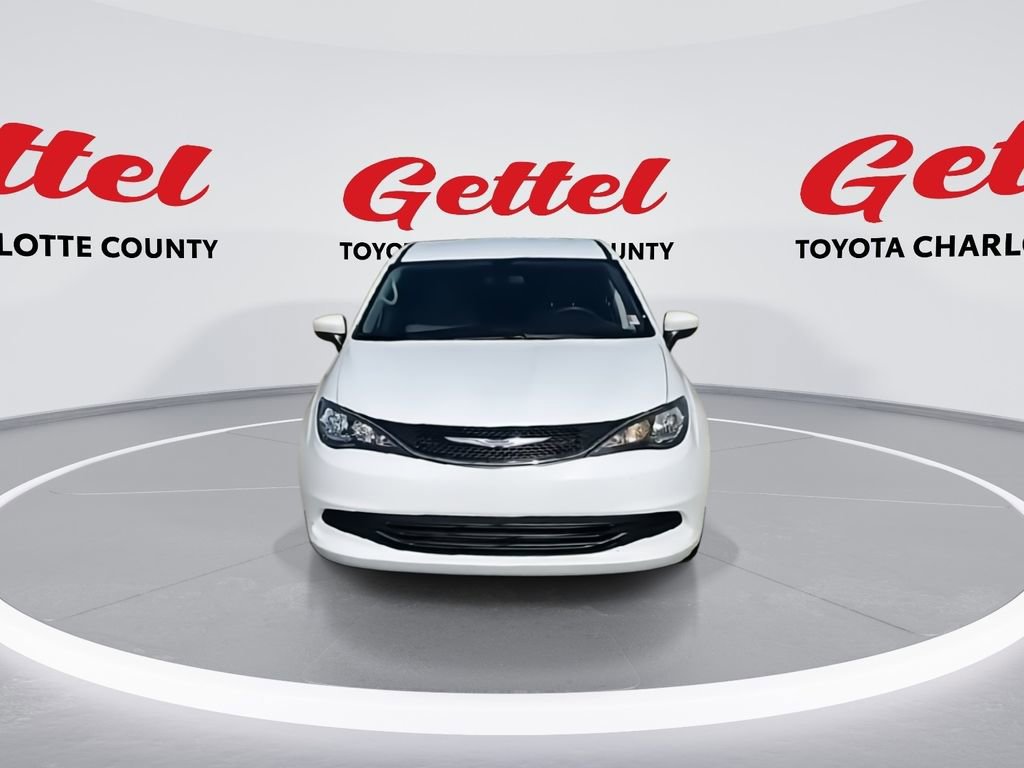 Used 2019 Chrysler Pacifica LX image 3