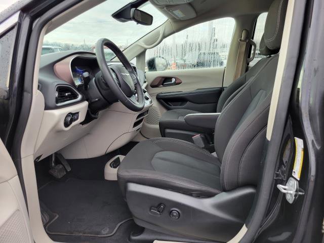 Used 2023 Chrysler Voyager LX image 8