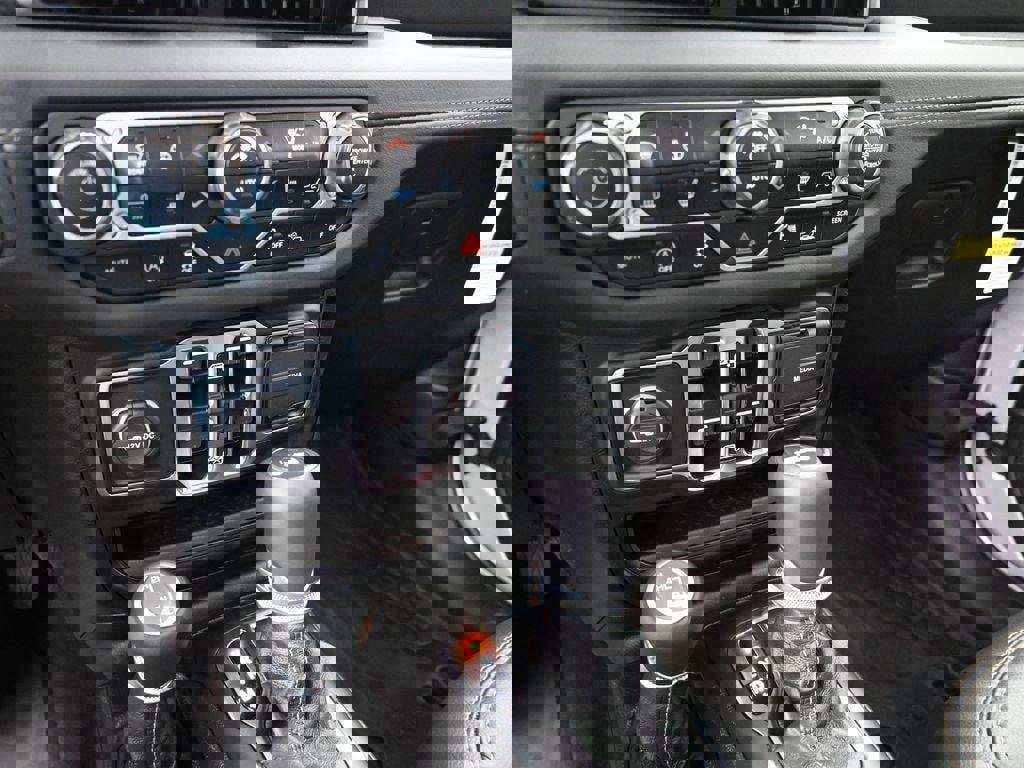 New 2024 Jeep Wrangler Unlimited Sahara w/ Technology Group image 20