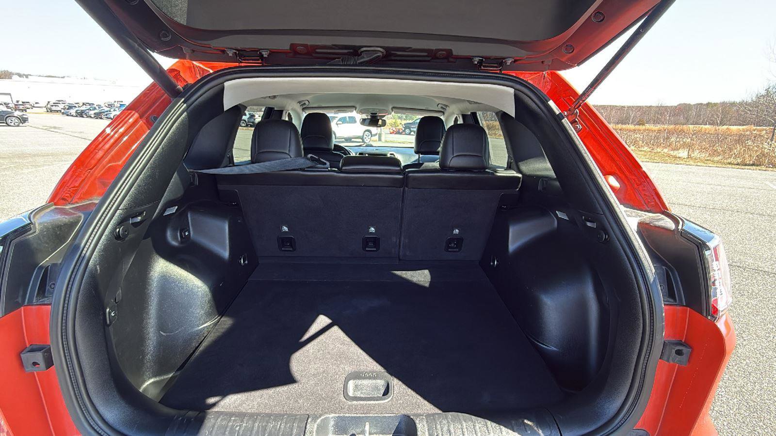 Used 2021 Jeep Cherokee Latitude Lux w/ Comfort/Convenience Group image 21