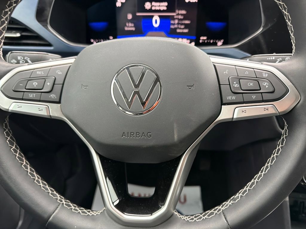 Used 2023 Volkswagen Taos SE w/ Black Wheel Package image 17