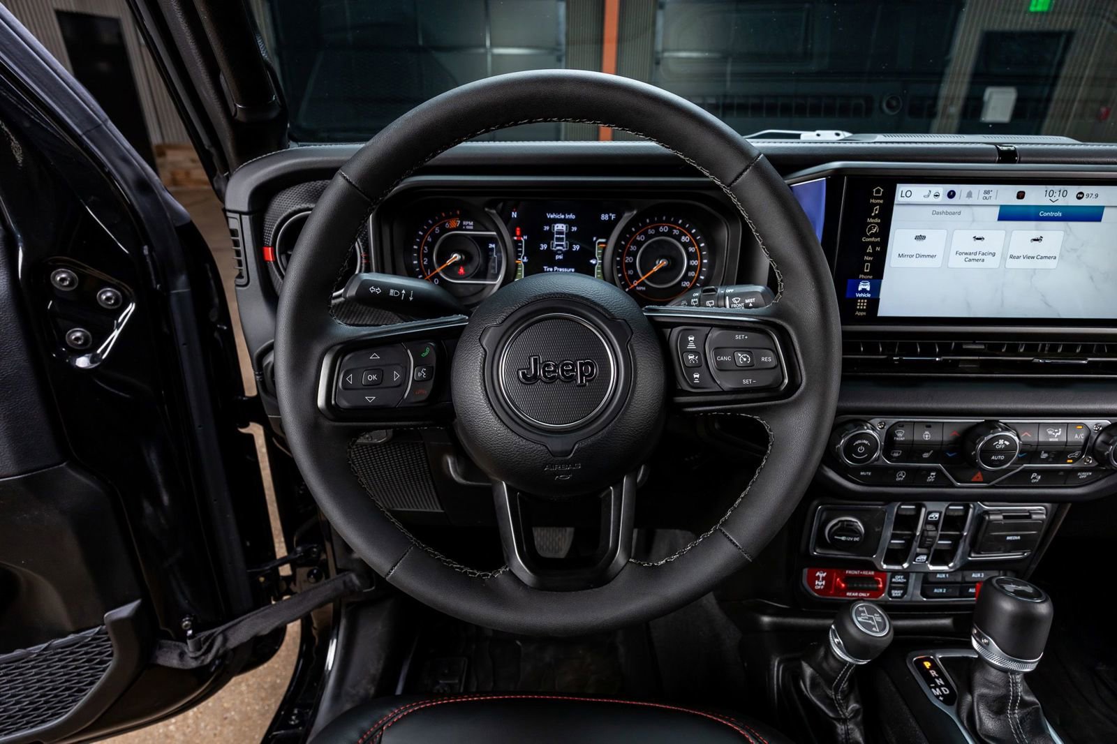 Used 2025 Jeep Wrangler Unlimited Rubicon AWD/4WD image 18