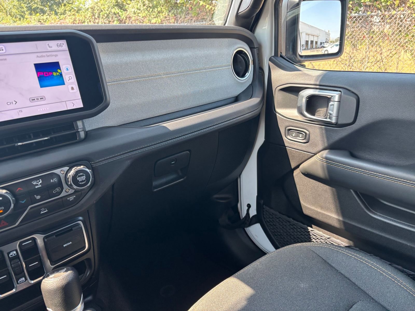 Used 2025 Jeep Wrangler Sahara image 33