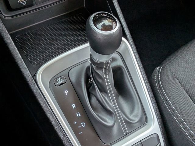 Used 2025 Hyundai Venue SEL image 25