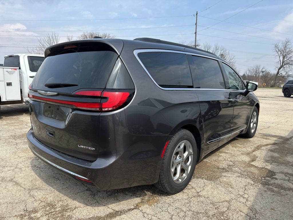 Used 2023 Chrysler Pacifica Limited image 9