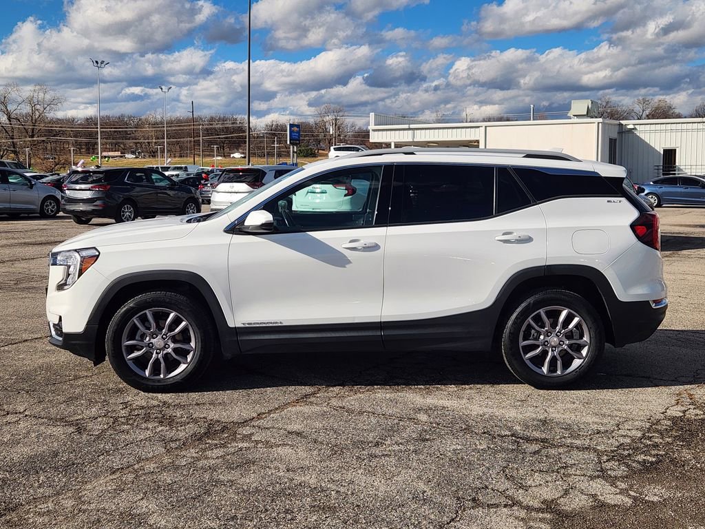 Used 2024 GMC Terrain SLT image 4