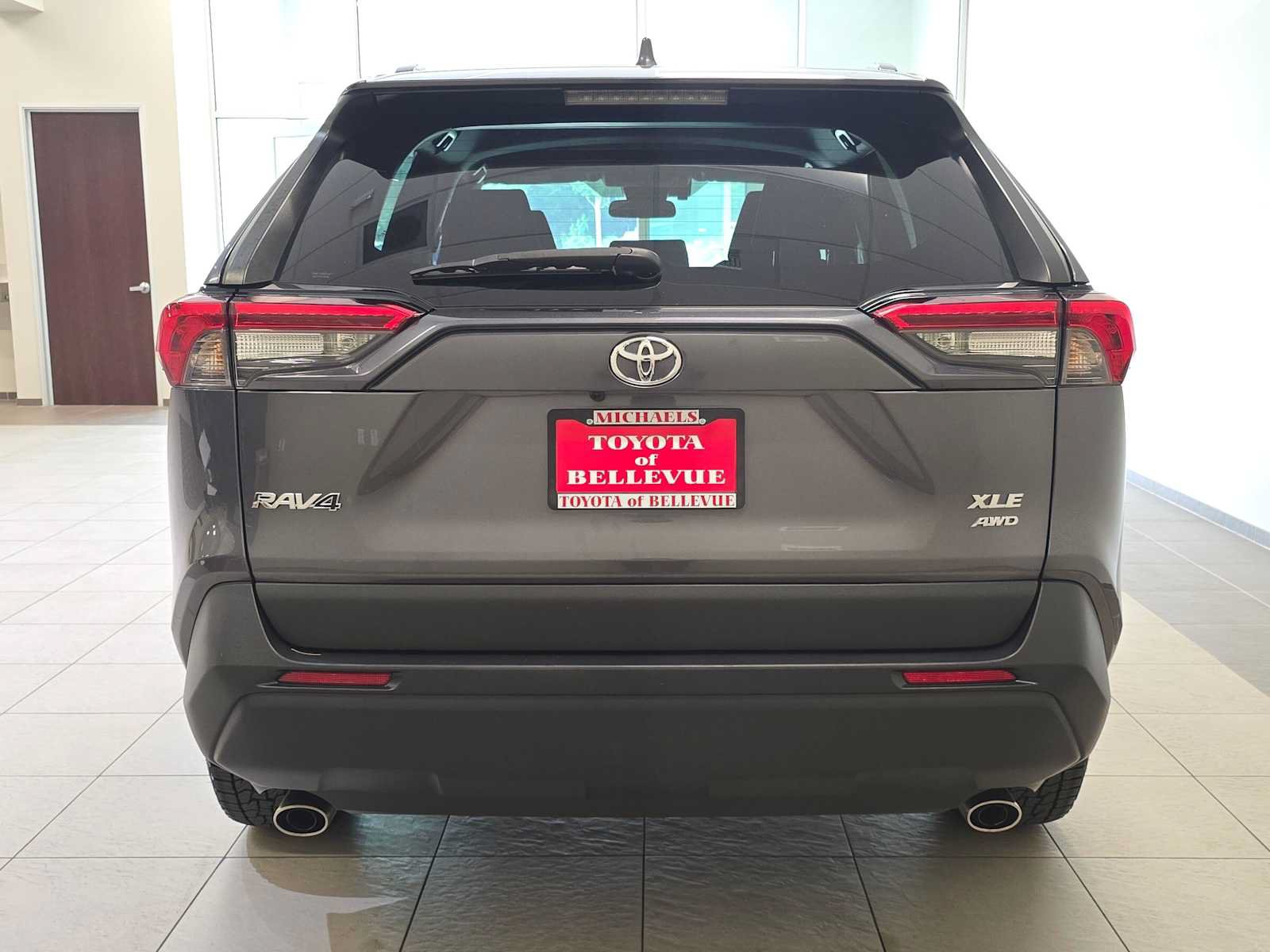 Certified 2021 Toyota RAV4 XLE w/ XLE Grade Weather Package AWD/4WD image 5