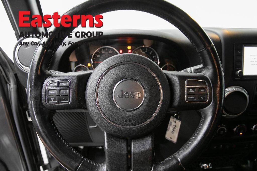 Used 2017 Jeep Wrangler Unlimited Sahara w/ Dual Top Group AWD/4WD image 10
