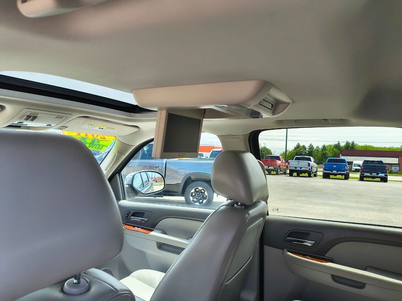 Used 2011 Chevrolet Avalanche LTZ AWD/4WD image 13