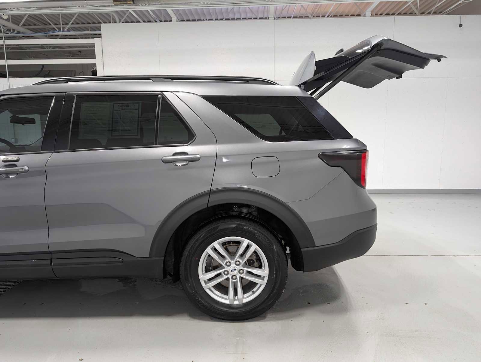 Certified 2023 Ford Explorer XLT image 11