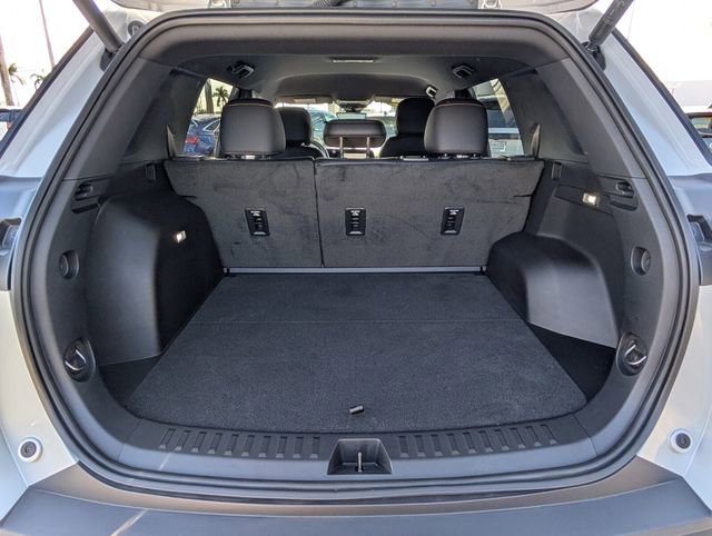 Used 2025 Chevrolet Equinox ACTIV w/ Safety and Technology Package image 13