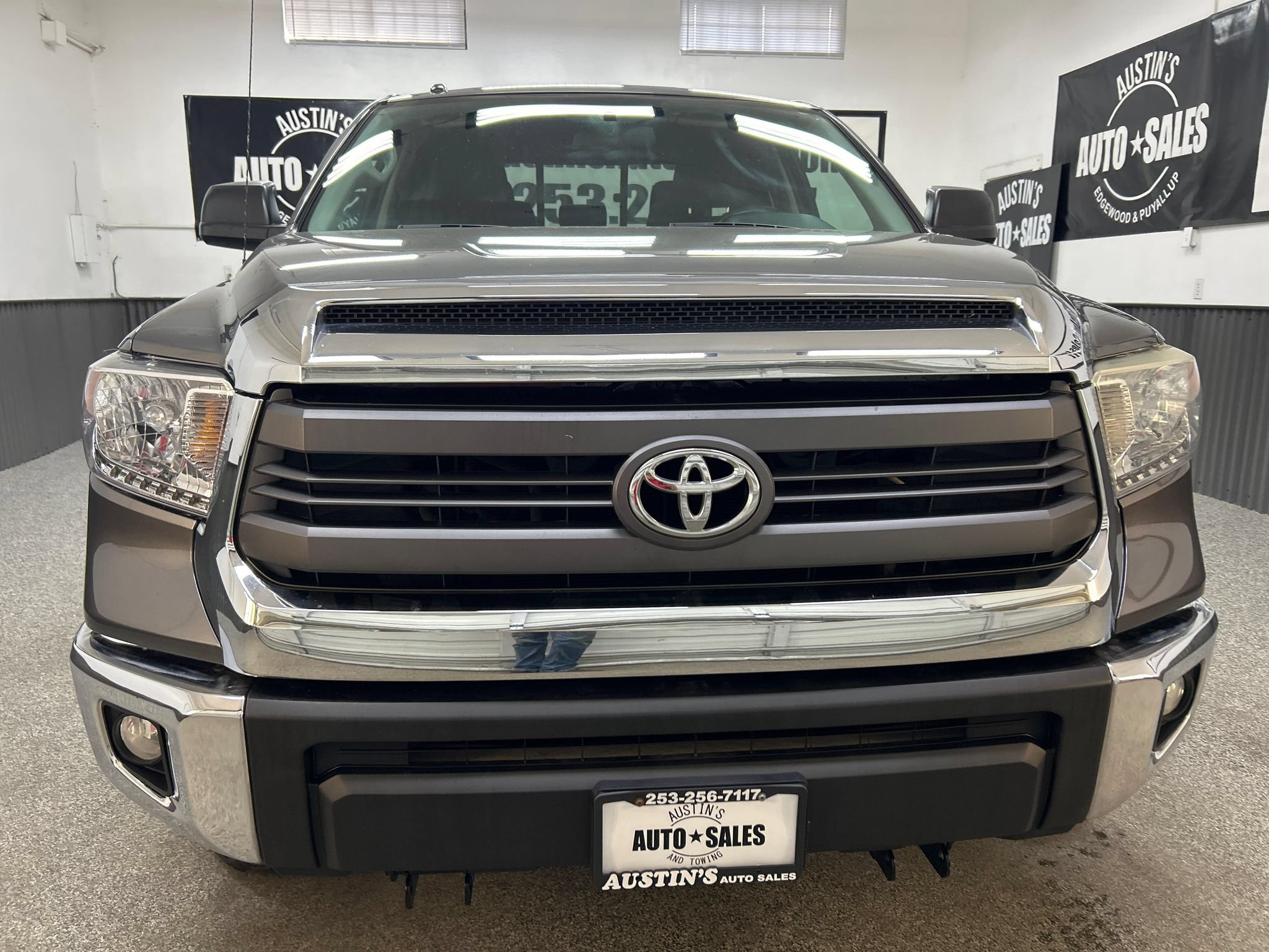 Used 2014 Toyota Tundra SR5 AWD/4WD image 2