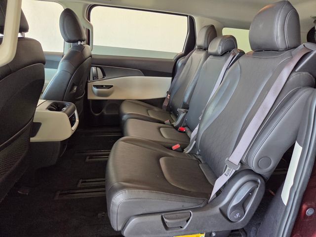 Used 2024 Kia Carnival LX FWD image 12