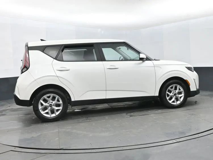 Used 2025 Kia Soul LX w/ LX Technology Package image 4