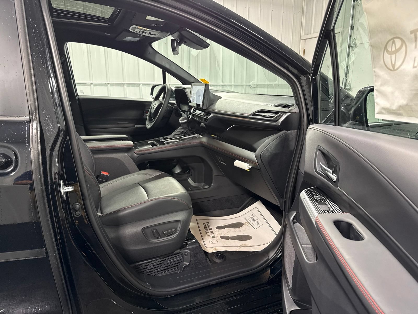 New 2026 Toyota Sienna XSE FWD image 10