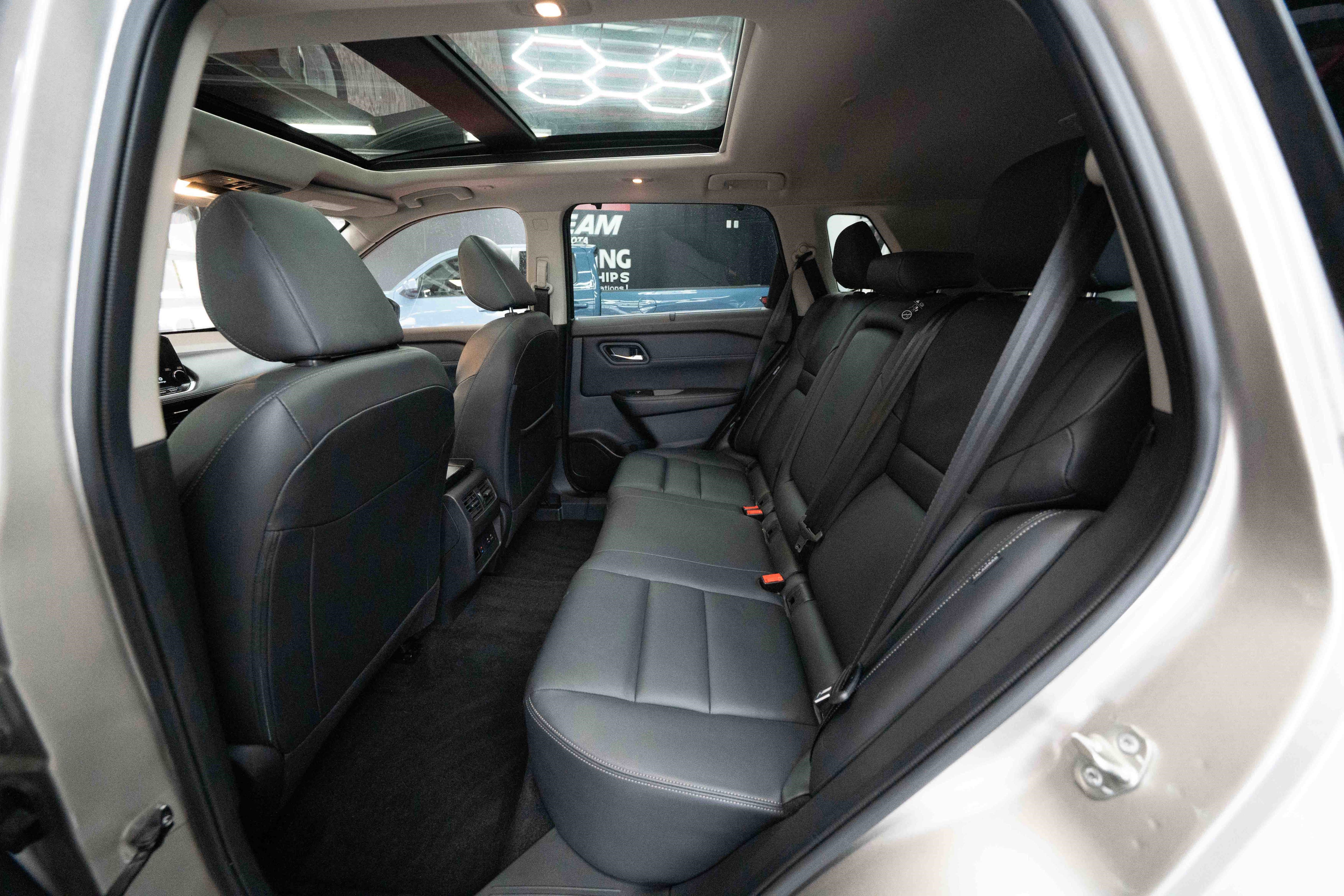 Used 2023 Nissan Rogue SL w/ SL Premium Package image 23