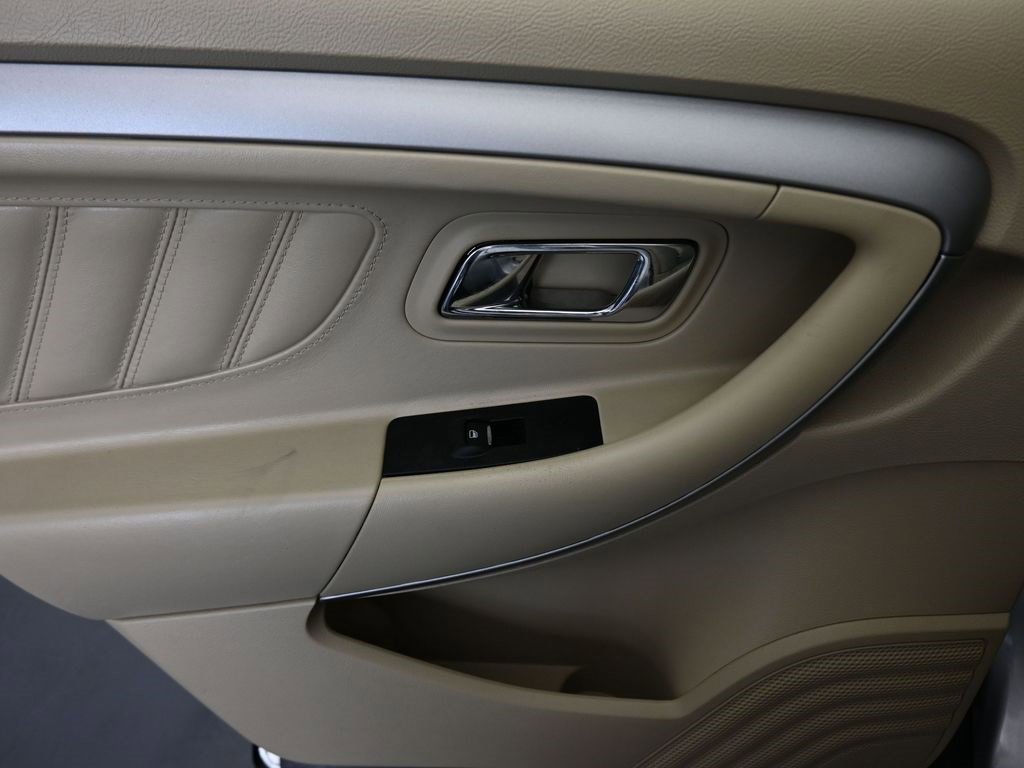 Used 2017 Ford Taurus SE image 27