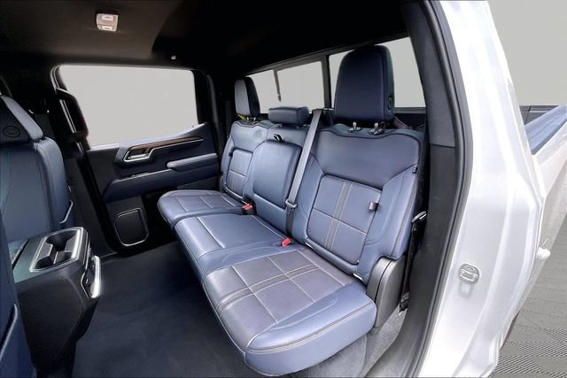 Used 2025 Chevrolet Silverado 1500 High Country w/ Technology Package AWD/4WD image 16
