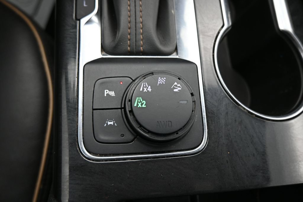 Used 2019 Chevrolet Blazer Premier w/ Sun and Wheels Package AWD/4WD image 23
