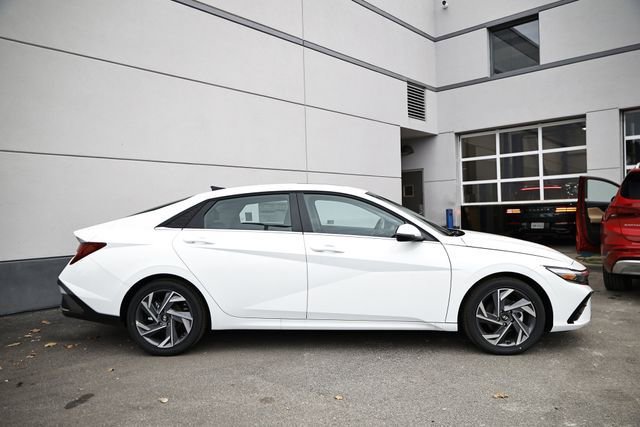 New 2026 Hyundai Elantra Limited FWD image 3