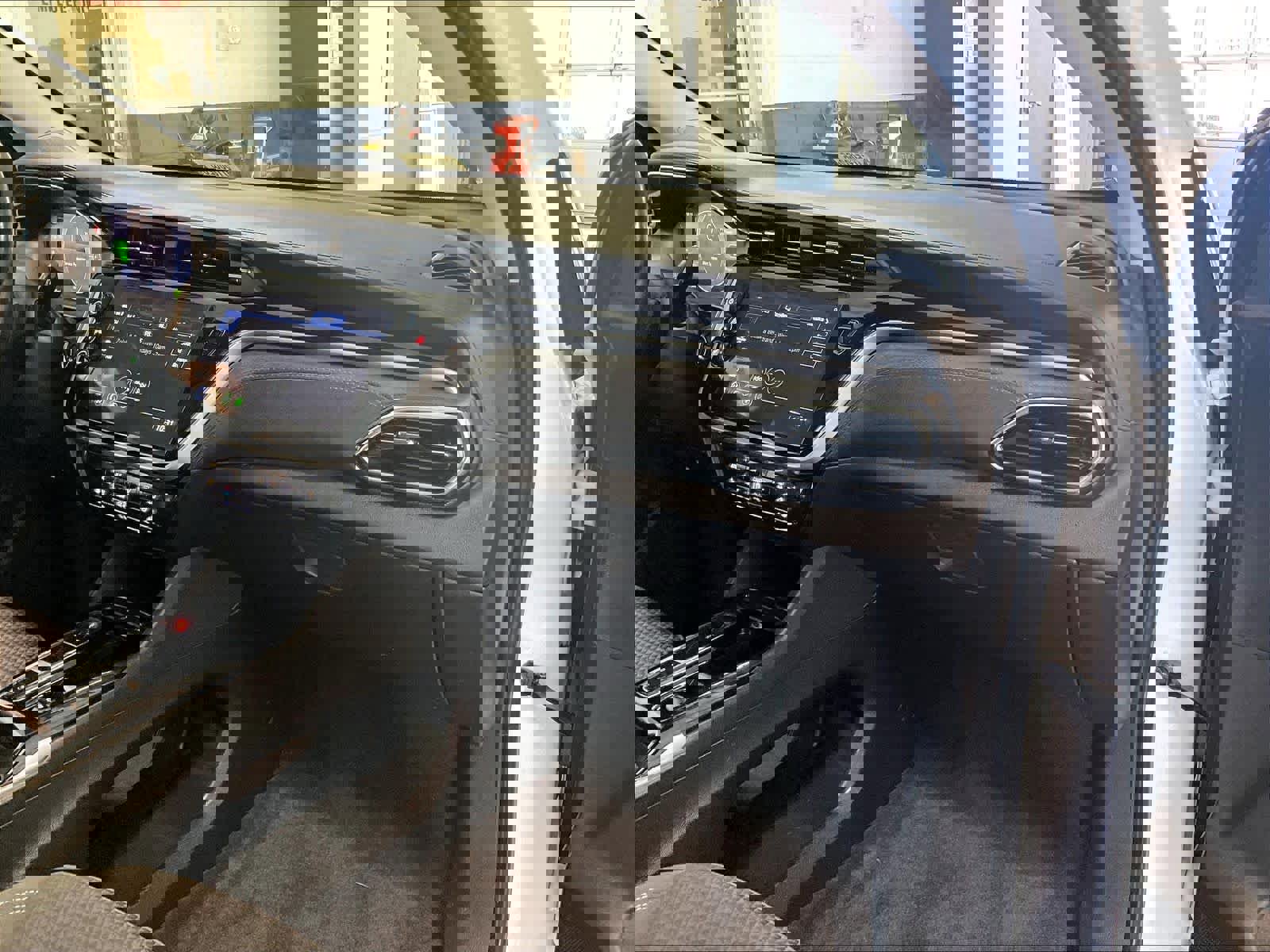 Used 2023 Chevrolet Bolt EUV LT w/ Comfort Package FWD image 13