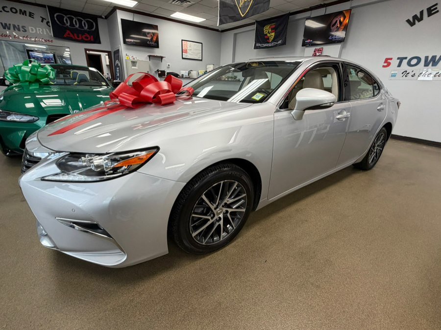 Used 2016 Lexus ES 350 w/ Luxury Package w/Wood Trim image 3