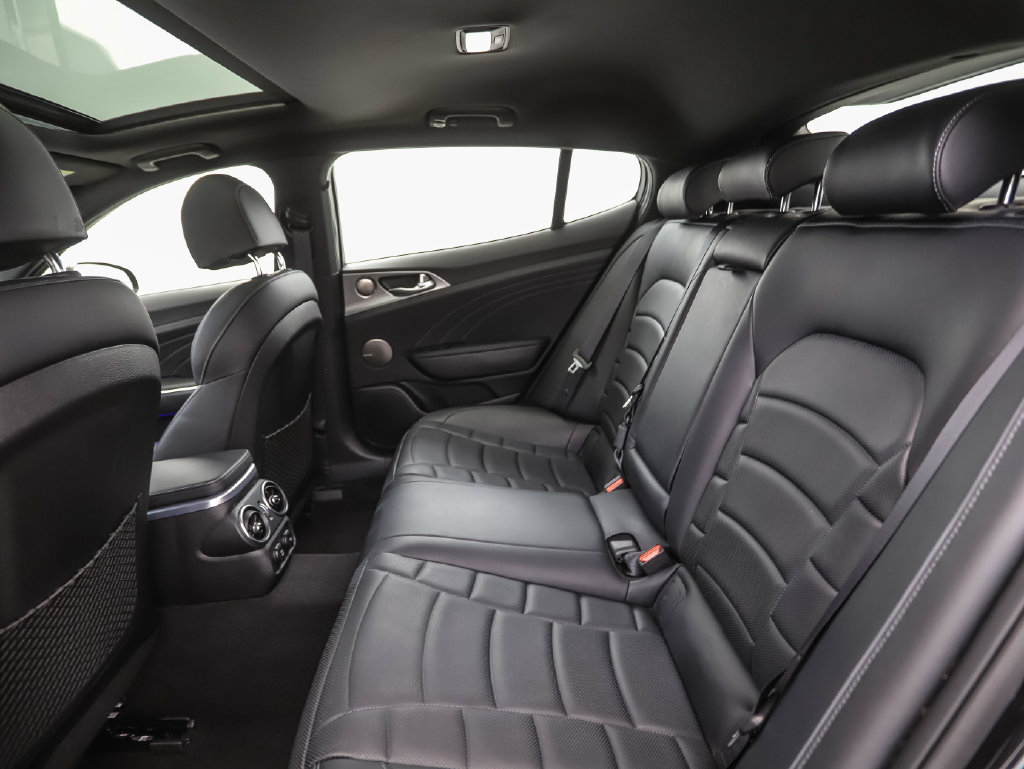 Used 2022 Kia Stinger GT2 AWD/4WD image 22