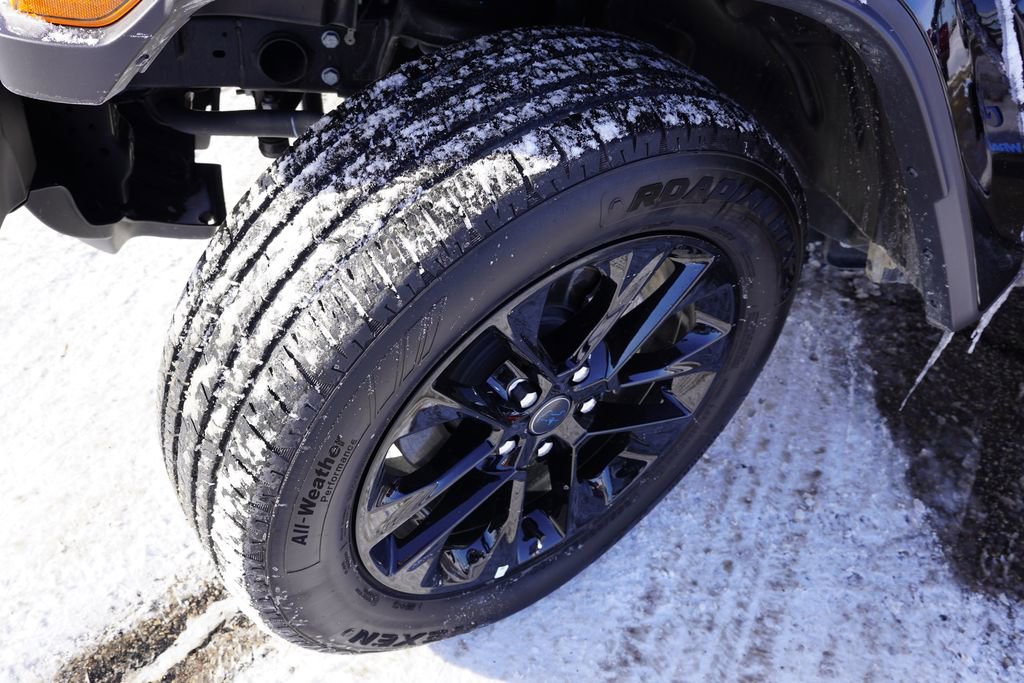 Certified 2025 Jeep Wrangler Unlimited Sahara w/ Safety Group image 13