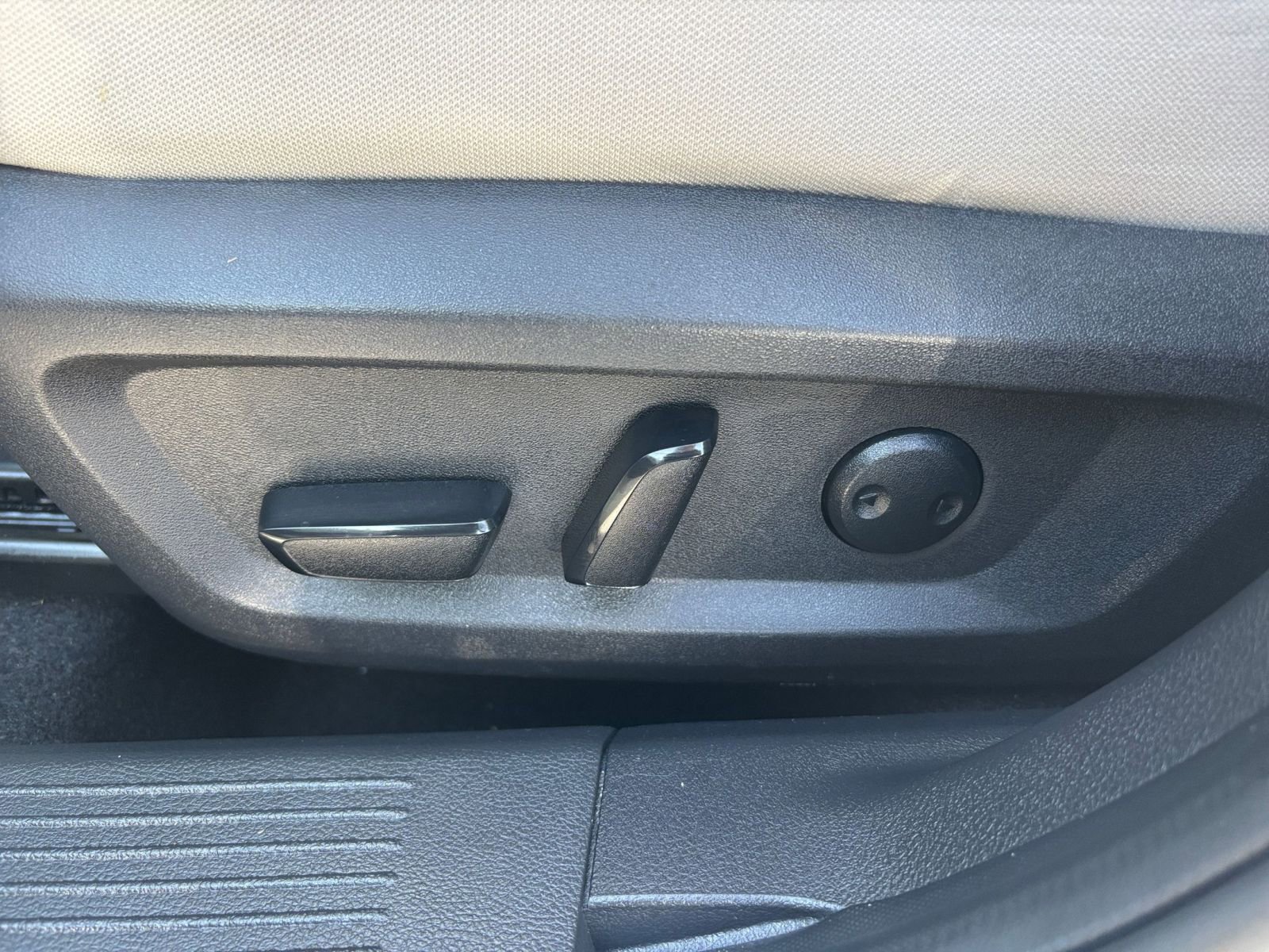 Used 2025 Nissan Rogue SV FWD image 22