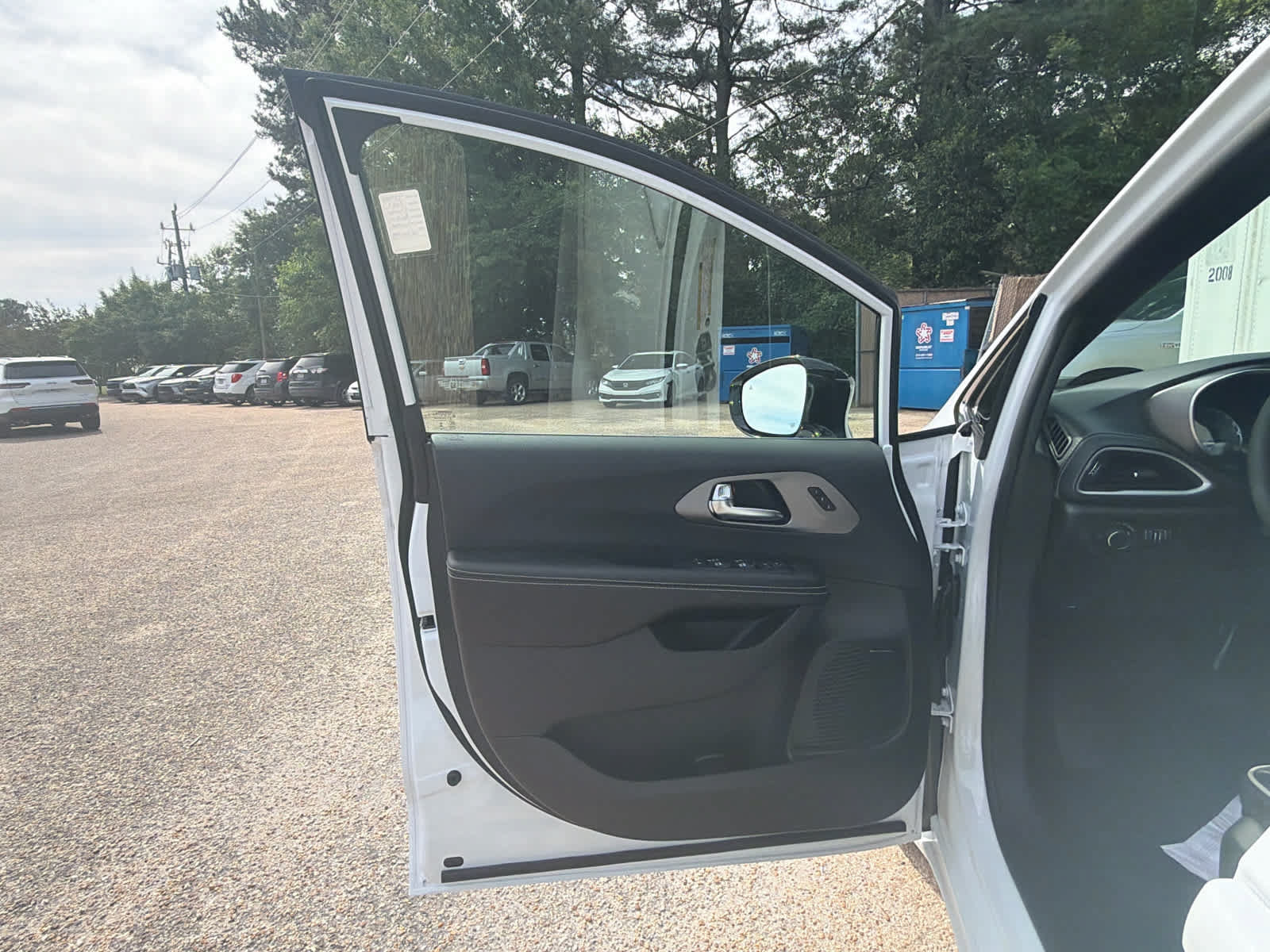 New 2027 Chrysler Pacifica Select FWD image 14