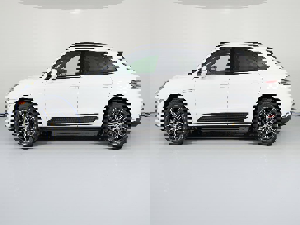 New 2026 Porsche Macan image 7