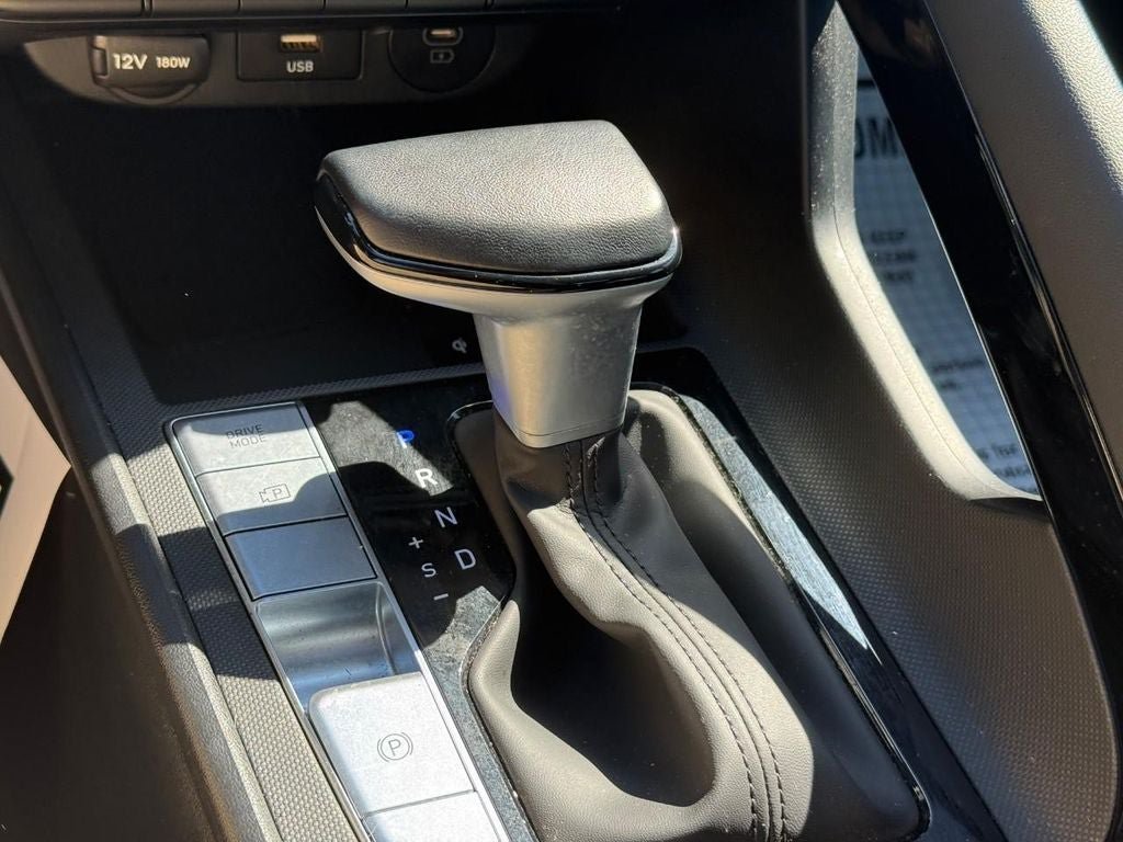 Used 2025 Hyundai Elantra Limited FWD image 21