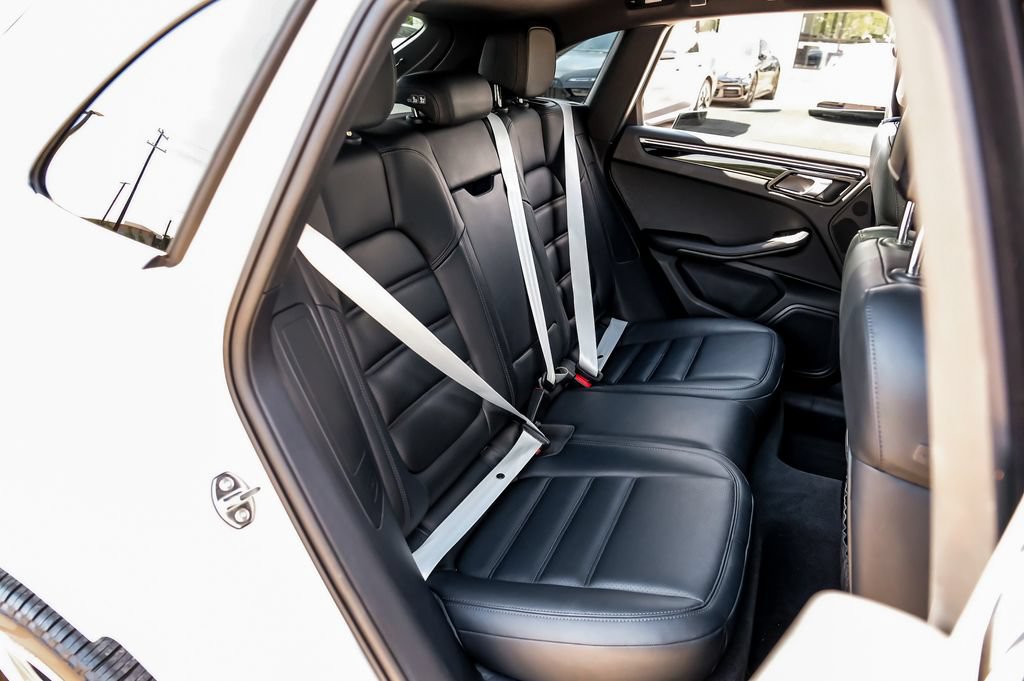 Used 2024 Porsche Macan AWD/4WD image 39