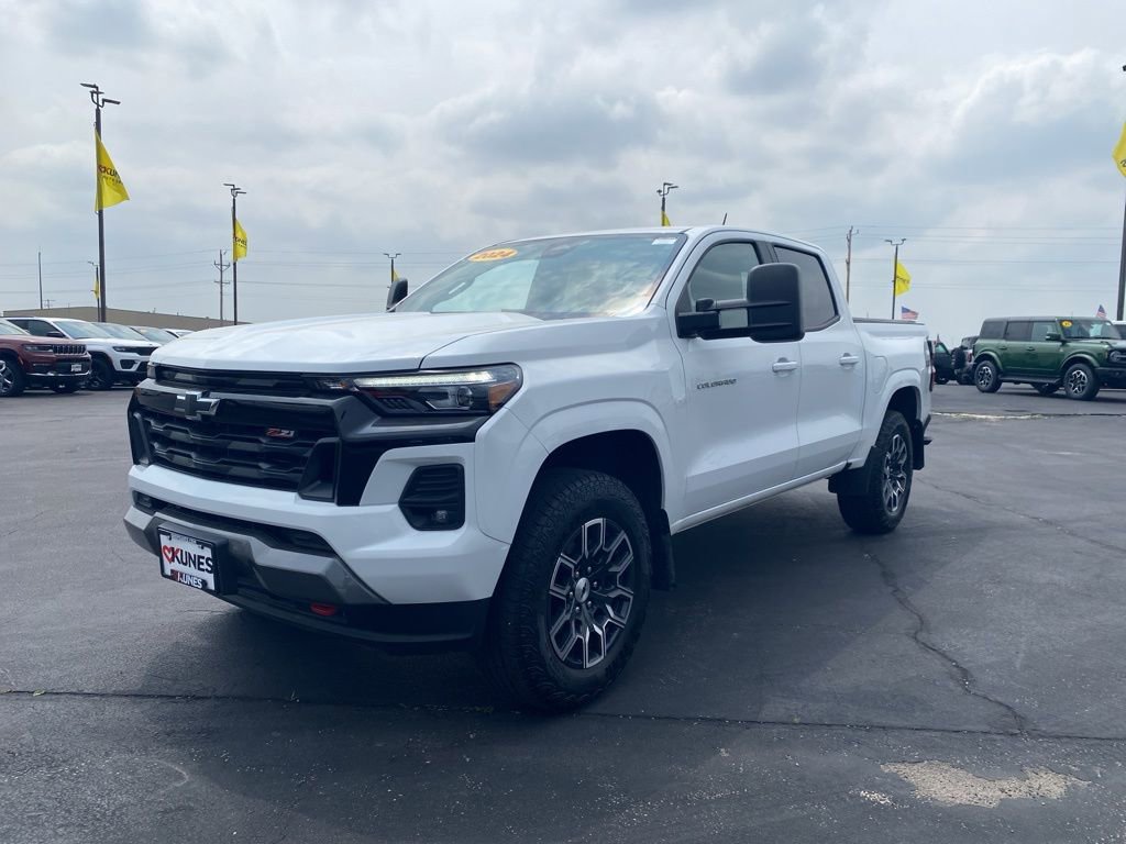 Used 2024 Chevrolet Colorado Z71 w/ Z71 Convenience Package 2 image 13