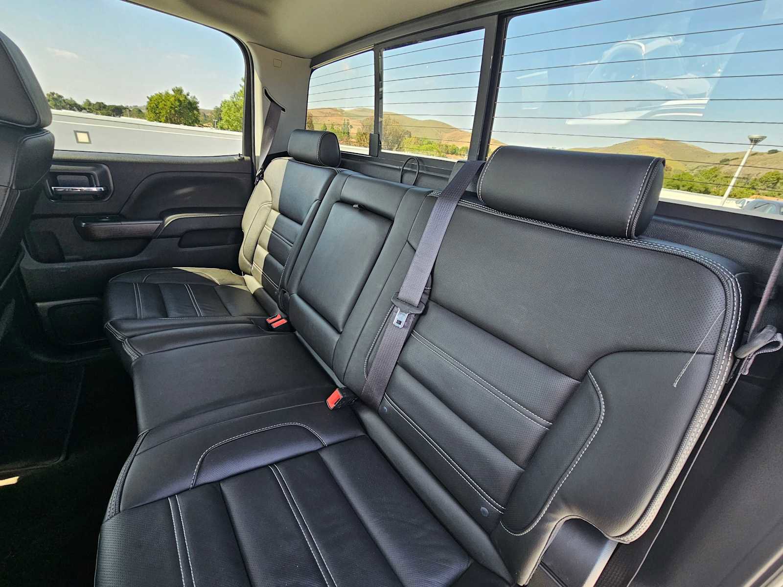 Used 2017 GMC Sierra 2500 Denali w/ Duramax Plus Package AWD/4WD image 17
