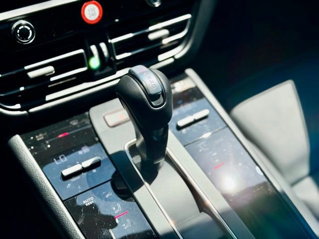 Used 2025 Porsche Macan AWD/4WD image 49