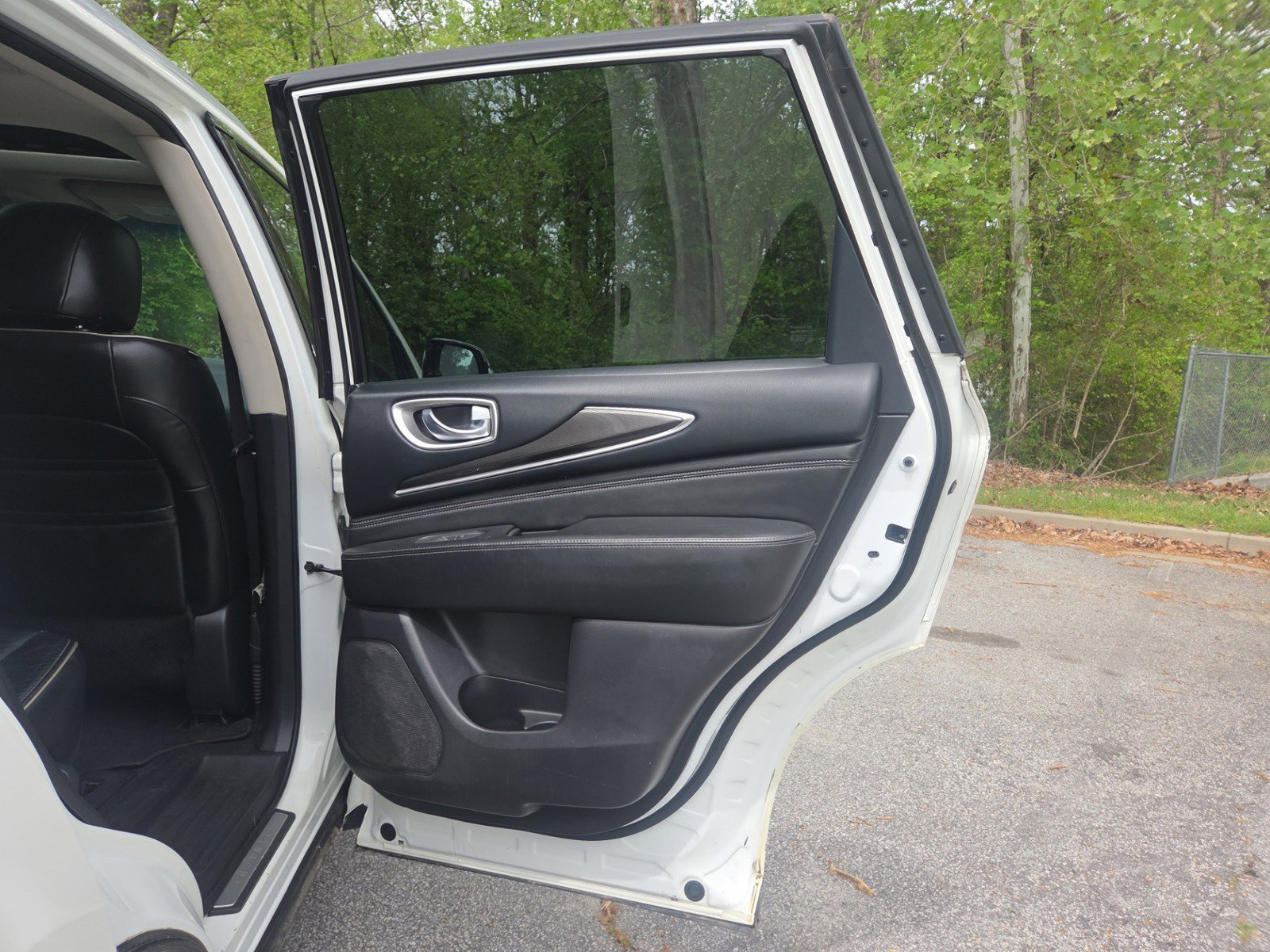 Used 2016 INFINITI QX60 AWD w/ Premium Package image 28