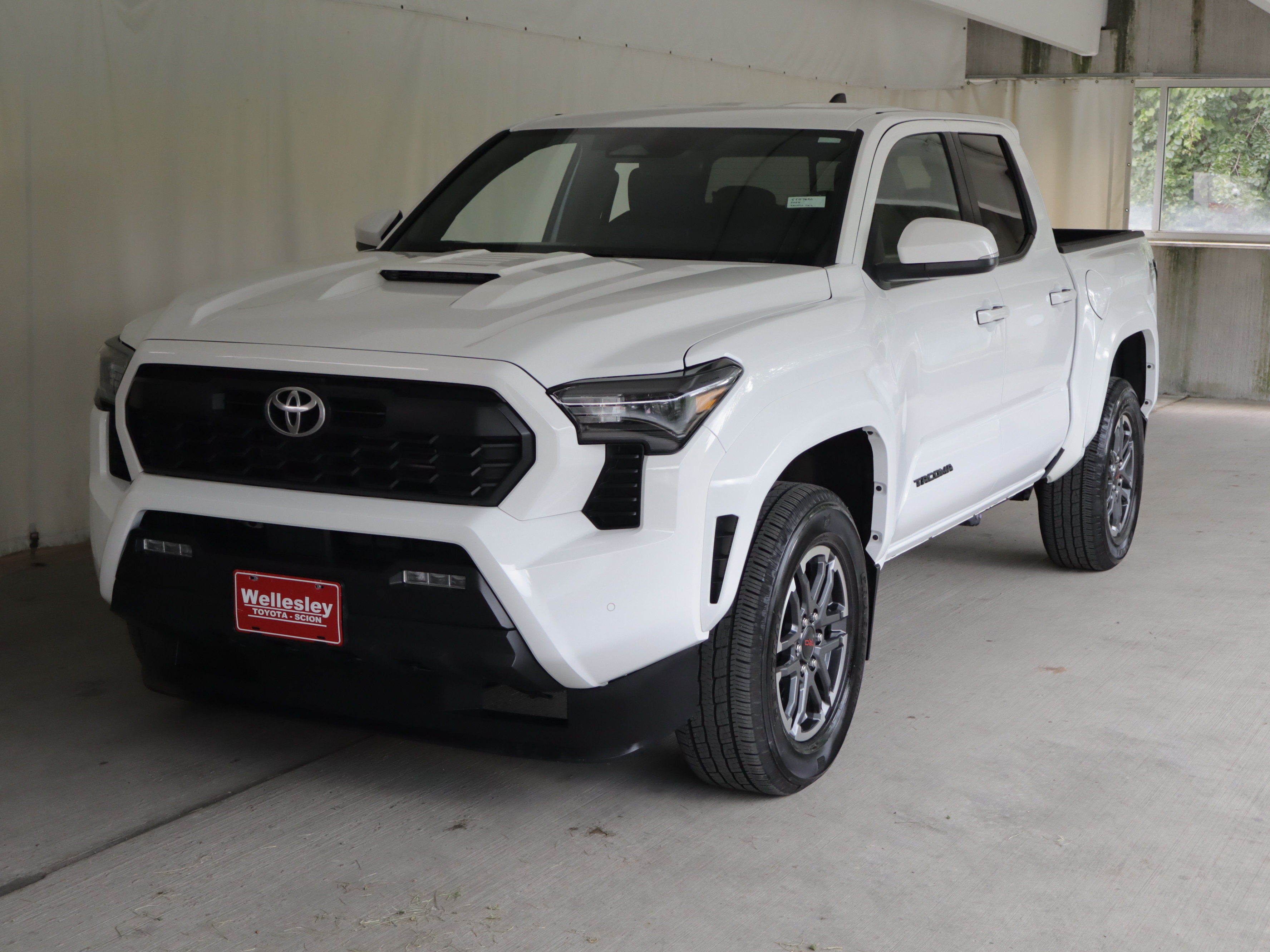 Used 2024 Toyota Tacoma TRD Sport w/ TRD Sport Upgrade Package AWD/4WD image 24
