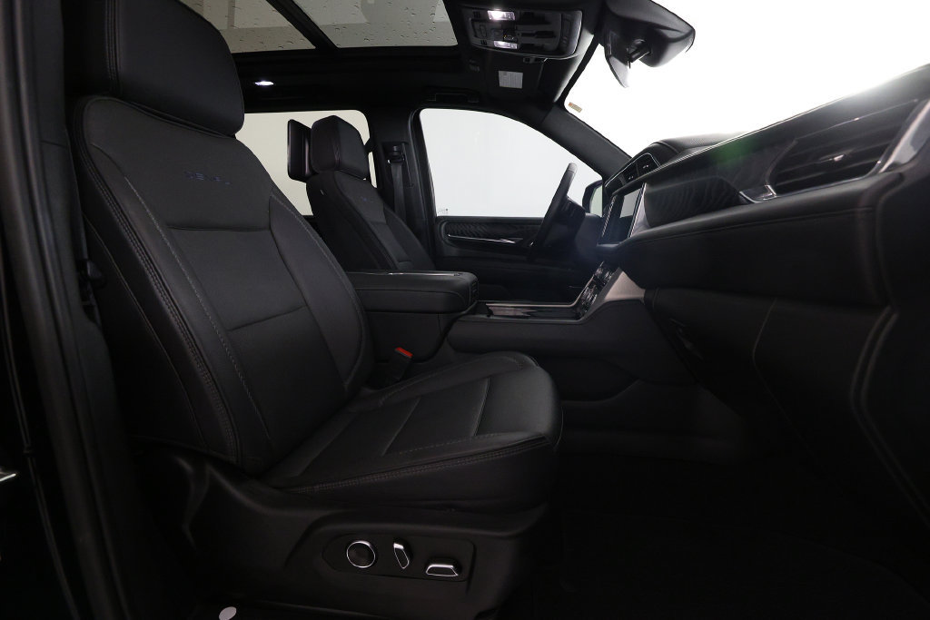 Used 2023 GMC Yukon XL Denali RWD image 10