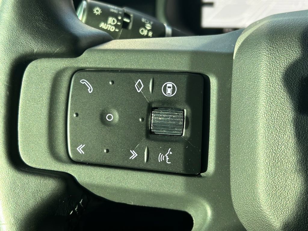 Used 2024 Land Rover Defender 130 X-Dynamic SE AWD/4WD image 40