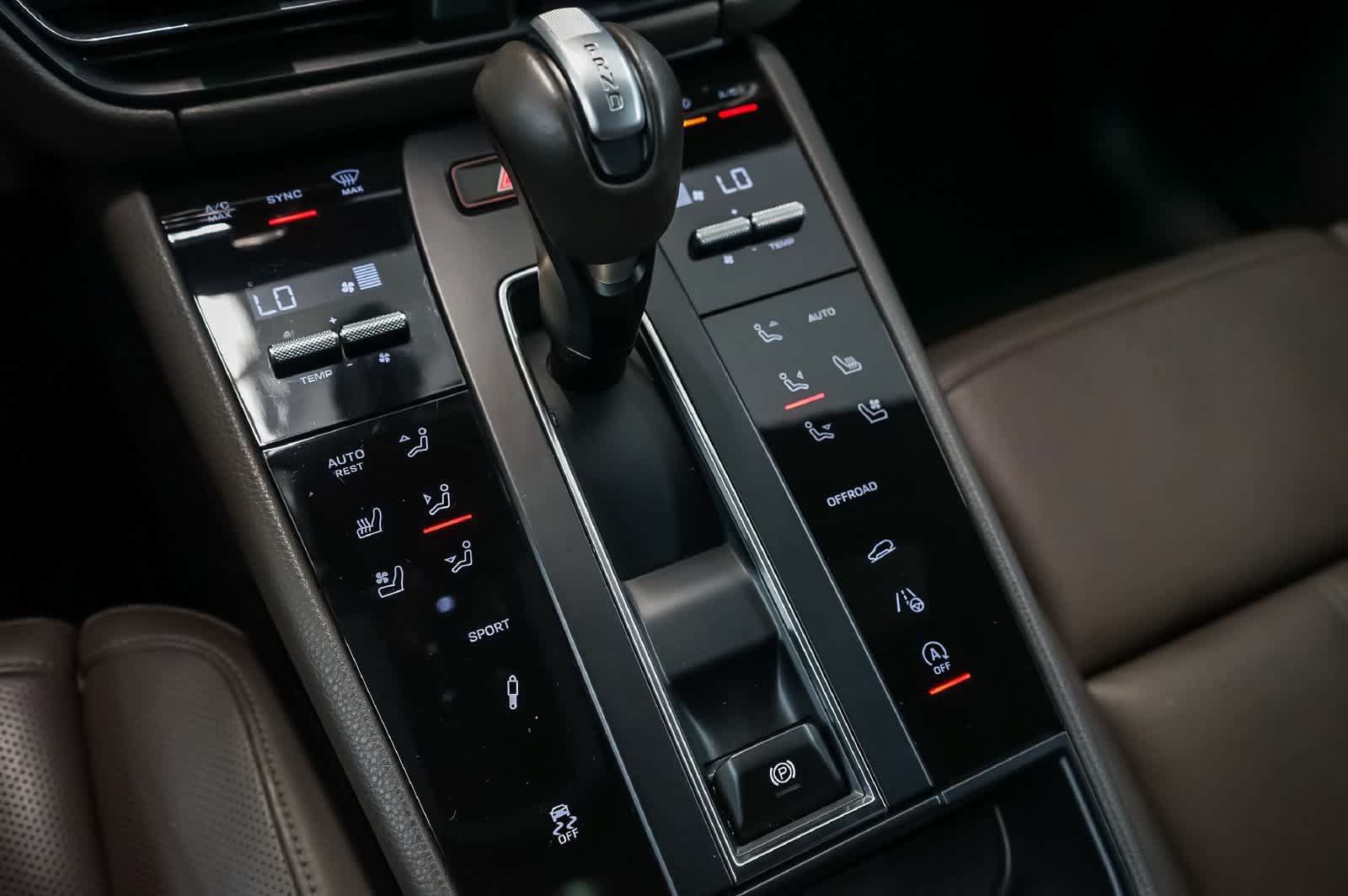 Certified 2024 Porsche Macan AWD/4WD image 25