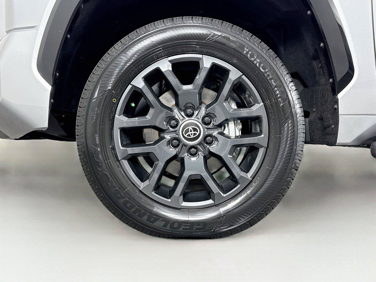 Used 2024 Toyota Tundra Platinum AWD/4WD image 46