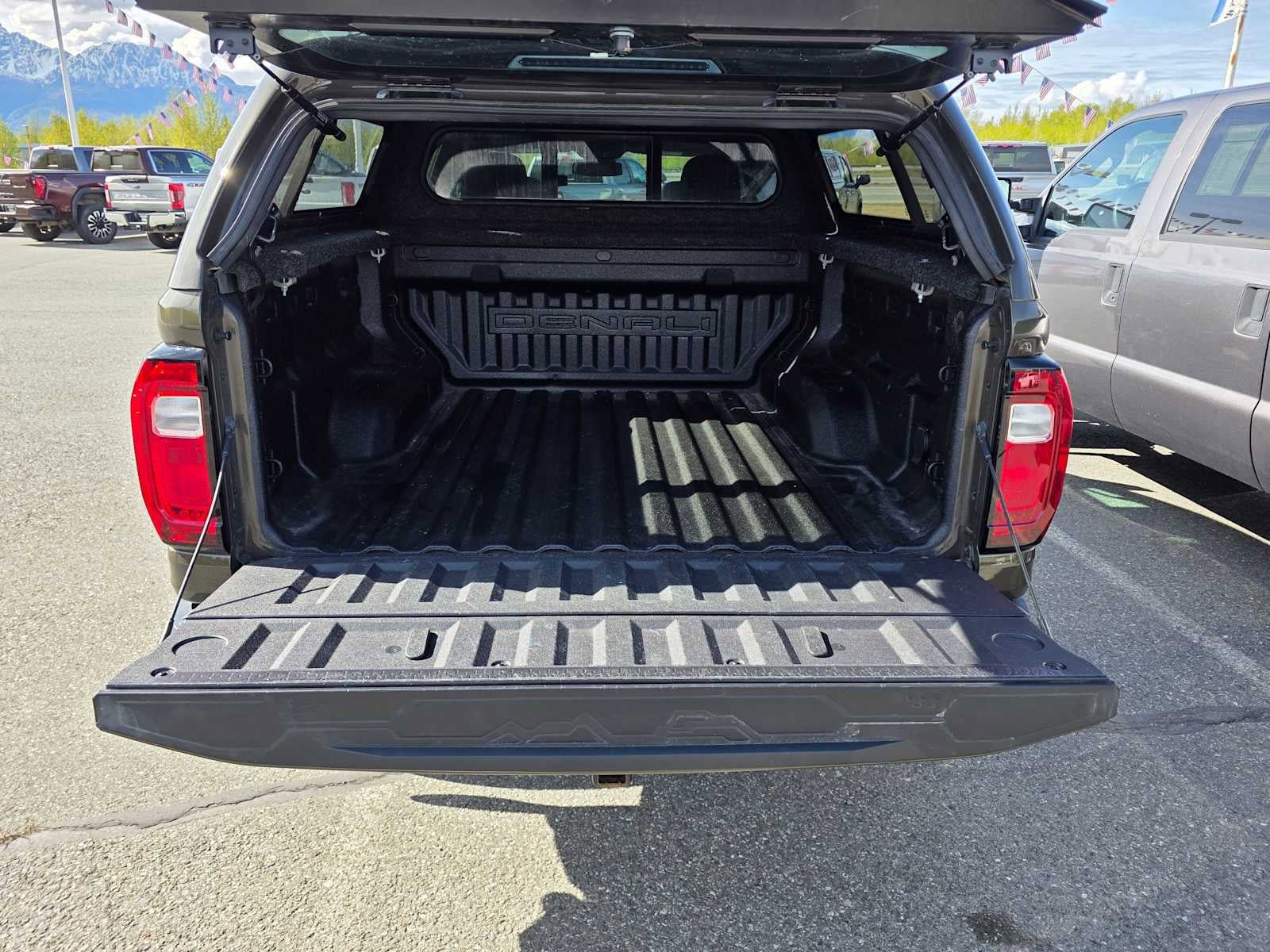 Used 2024 GMC Canyon Denali AWD/4WD image 14