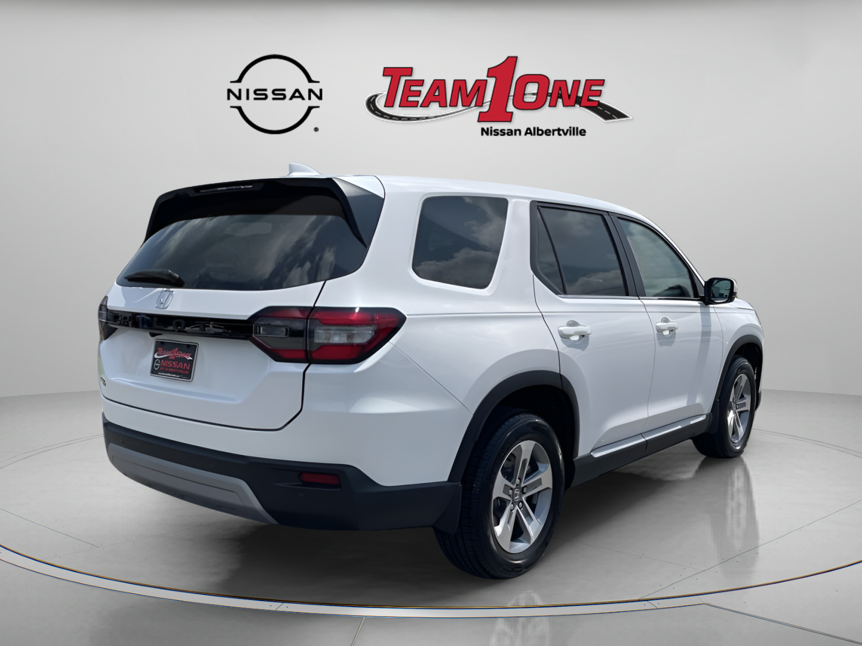 Used 2025 Honda Pilot EX-L image 8