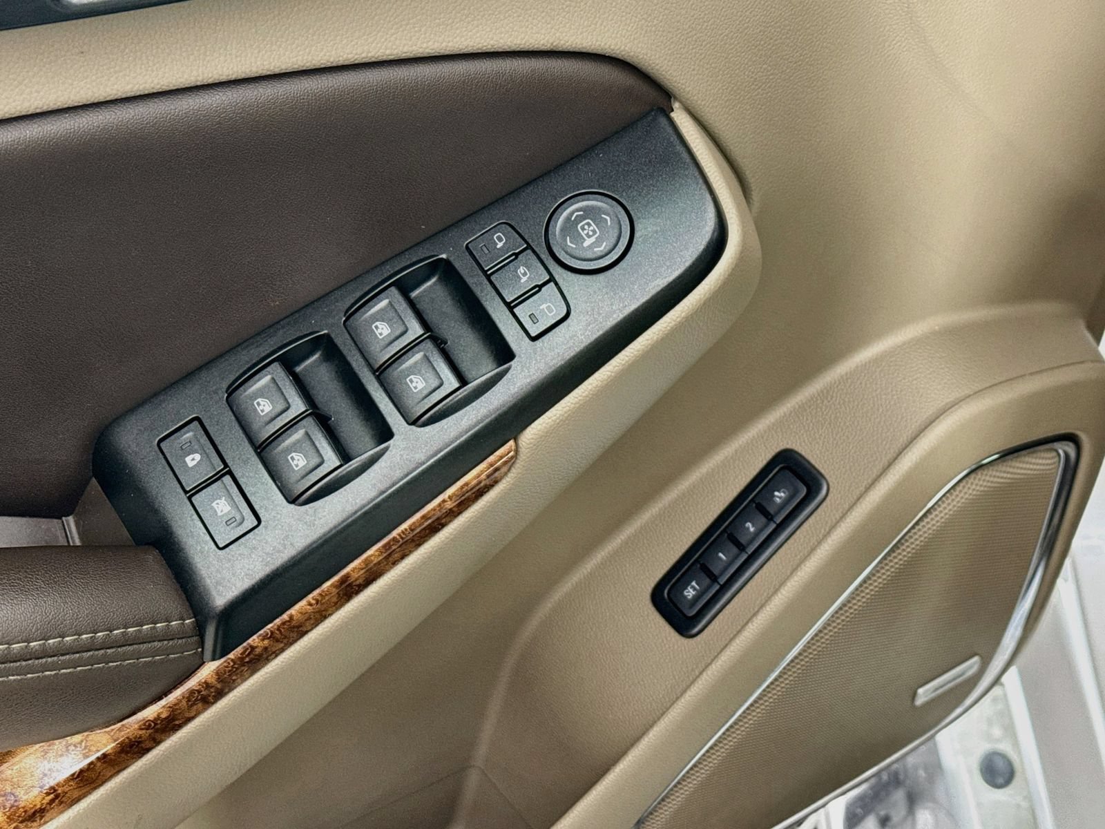 Used 2017 Chevrolet Tahoe Premier AWD/4WD image 18