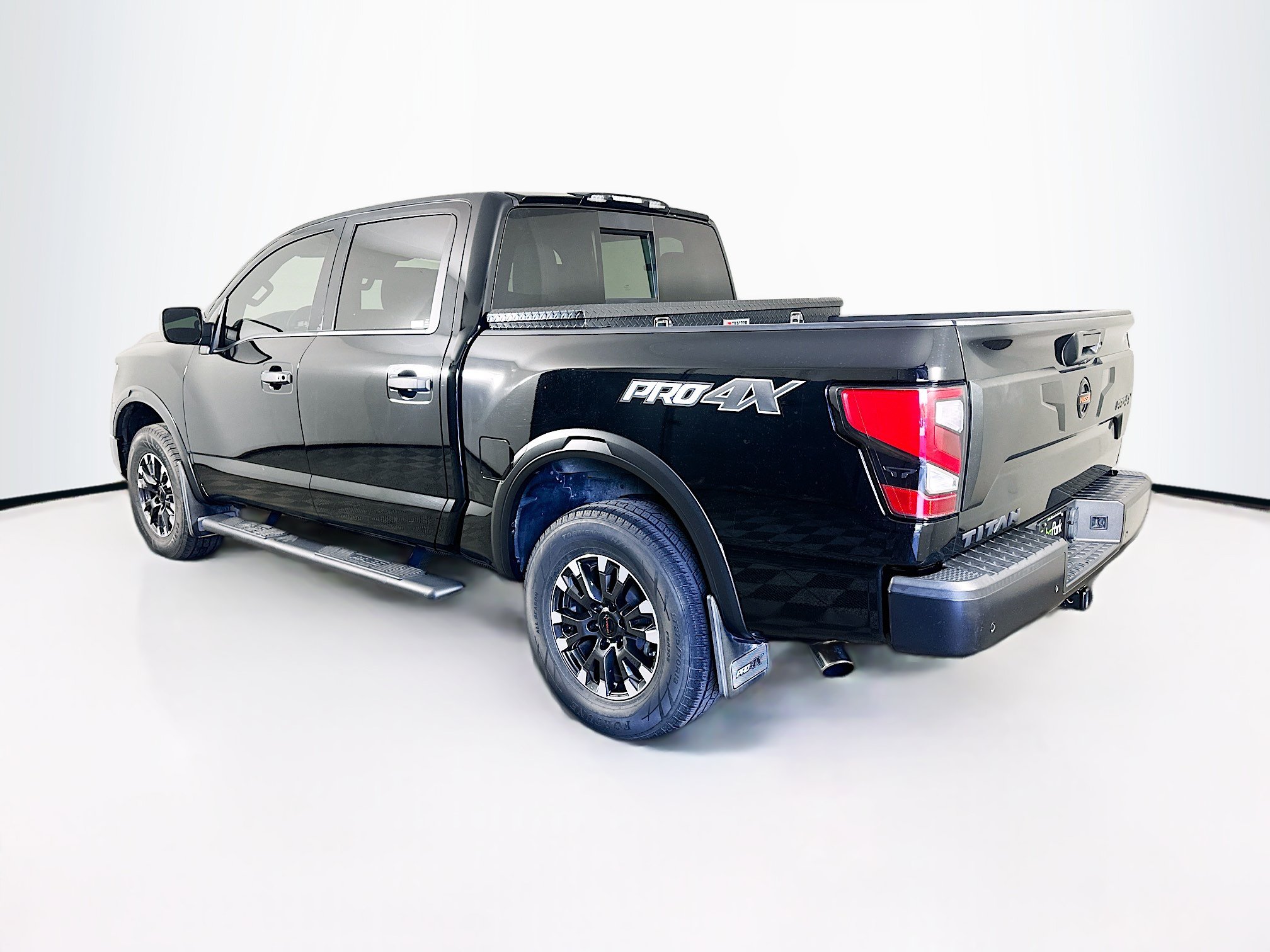 Used 2021 Nissan Titan PRO-4X w/ Off Road Protection Package AWD/4WD image 5