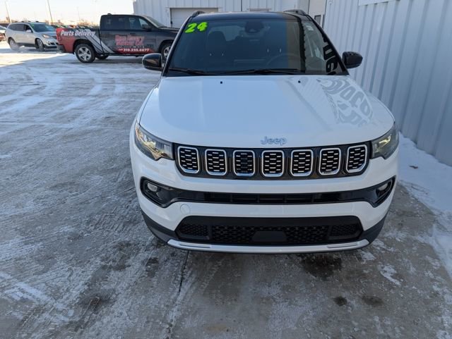 Used 2024 Jeep Compass Limited image 34