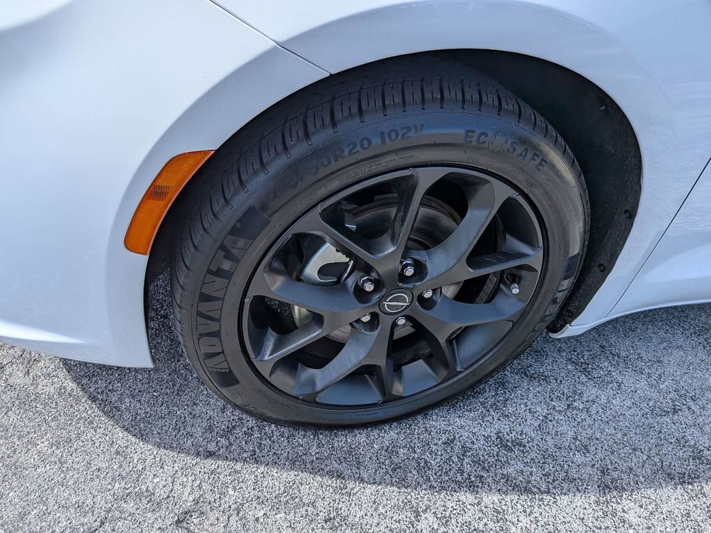 Used 2025 Chrysler Pacifica Limited image 9