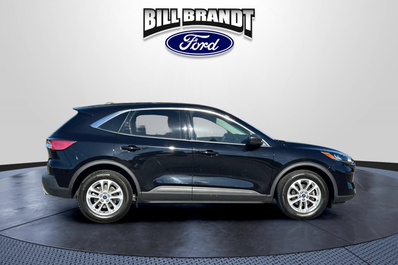 Used 2022 Ford Escape SE FWD image 2