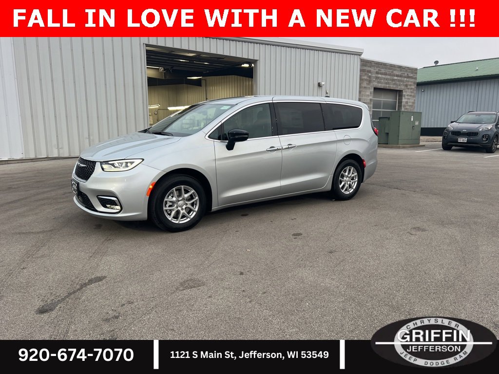 New 2026 Chrysler Pacifica Select image 1